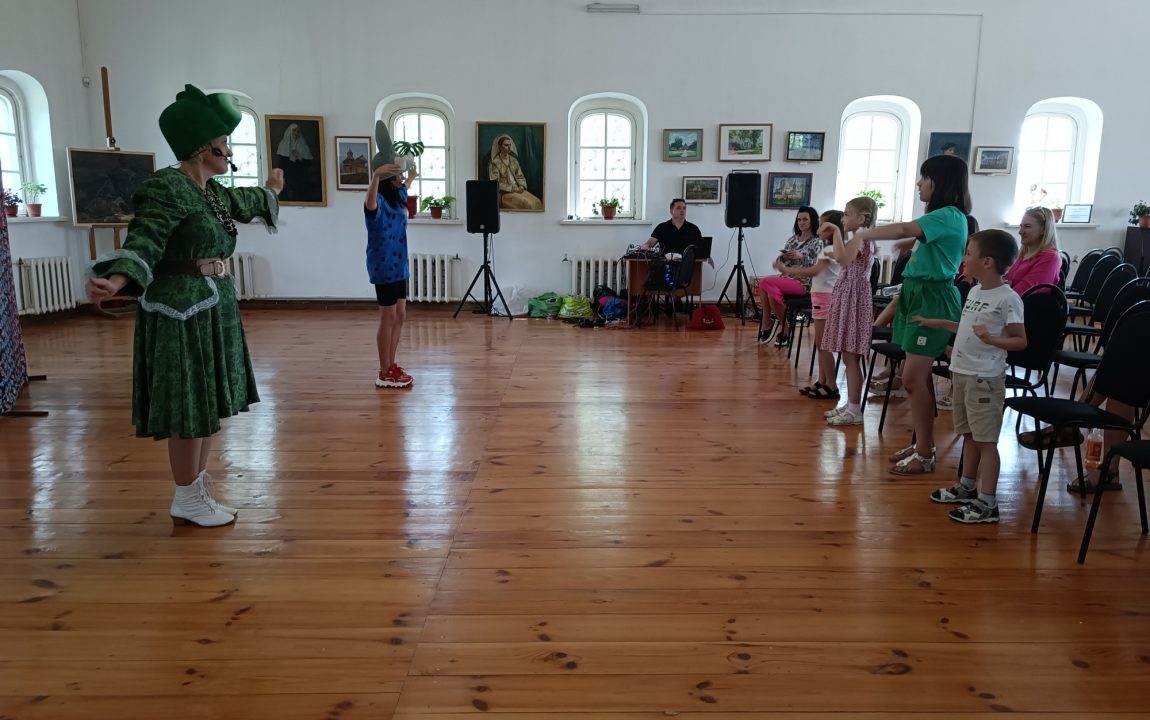 “ТИХВИНСКАЯ ЯРМАРКА” СОБИРАЕТ В РАДИЩЕВО ВСЁ БОЛЬШЕ ЛЮДЕЙ