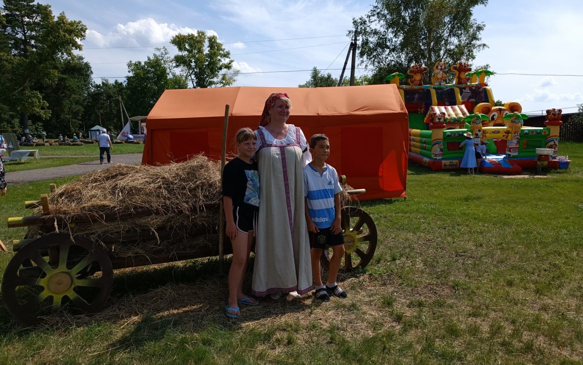 “ТИХВИНСКАЯ ЯРМАРКА” СОБИРАЕТ В РАДИЩЕВО ВСЁ БОЛЬШЕ ЛЮДЕЙ