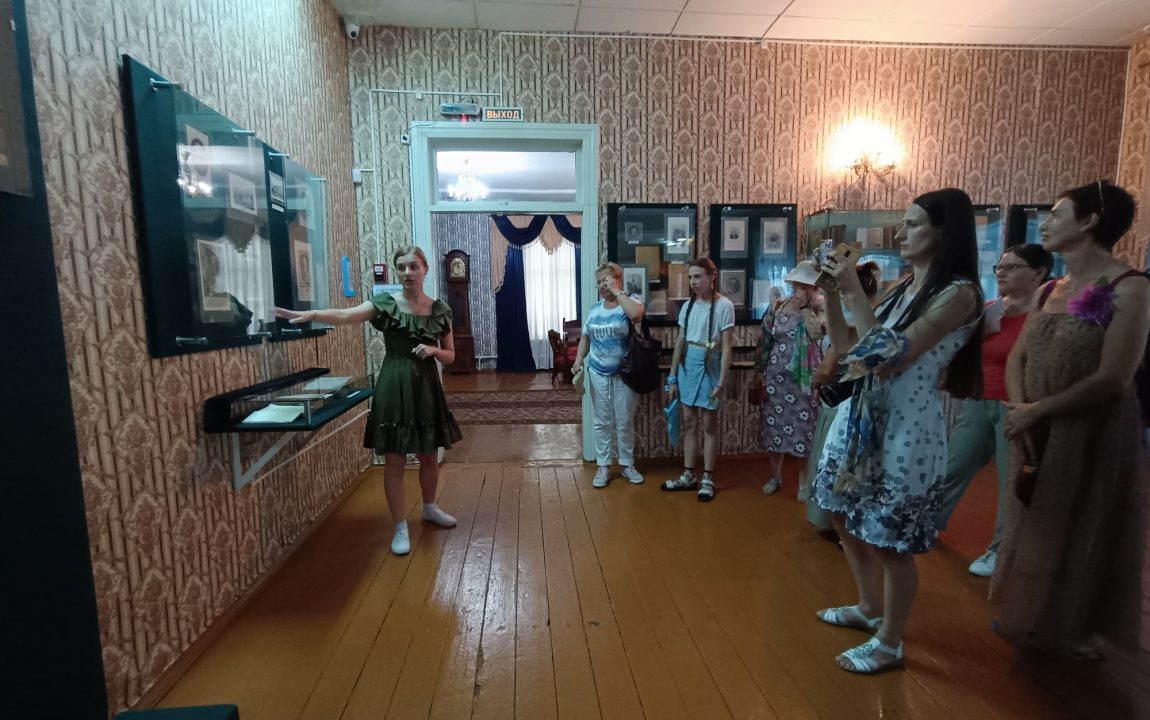 “ТИХВИНСКАЯ ЯРМАРКА” СОБИРАЕТ В РАДИЩЕВО ВСЁ БОЛЬШЕ ЛЮДЕЙ