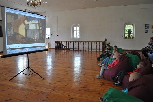 Сотрудники музея настроили участников мультсалона на возвращение к школьной жизни