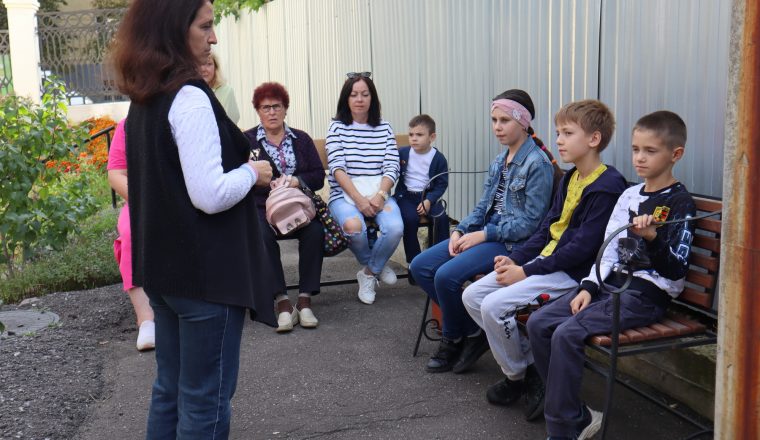 Подопечные социального центра провели День здоровья в Литературном музее