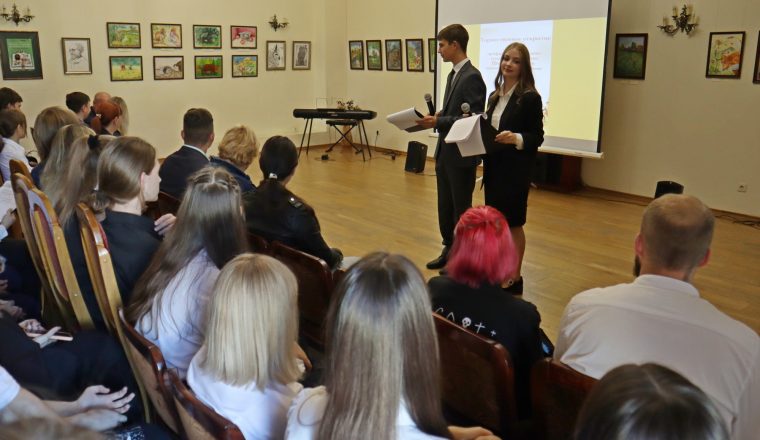 Открытие профильной смены центра «Импульс» прошло в Литературном музее