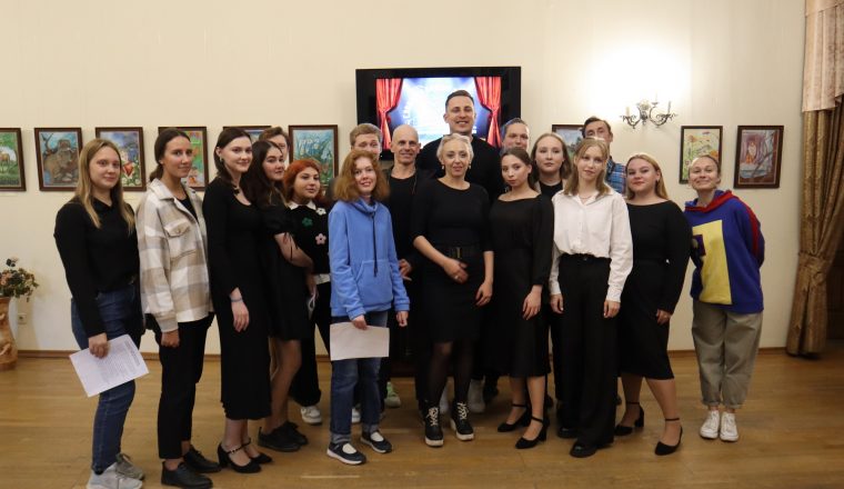 Второй тур конкурса чтецов «Слова подобны крыльям» состоялся в Литературном музее