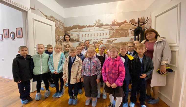 Наровчатские первоклассники знакомятся с творчеством великого земляка