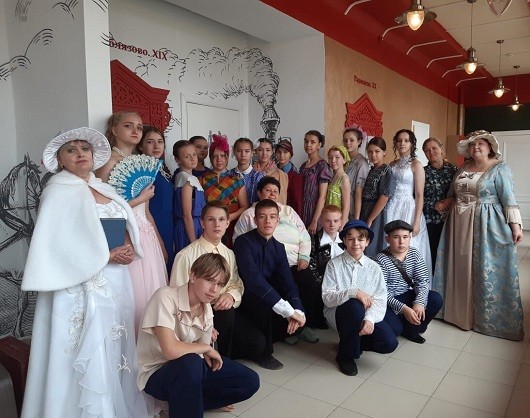 Сотрудники музея А.Н. Радищева исполнили роль дам 18 века