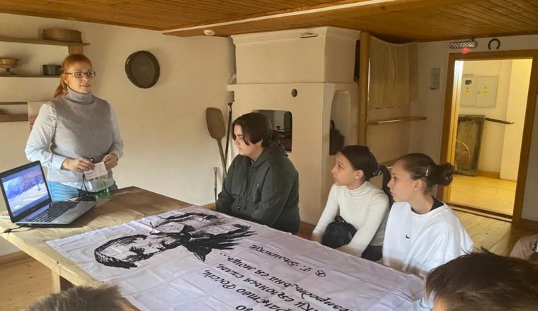 Школьникам показали фильм-экскурсию в музее-усадьбе В.Г. Белинского