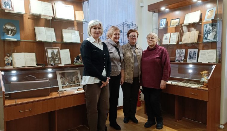 Коллеги из Саранска привезли в Литературный музей новую выставку