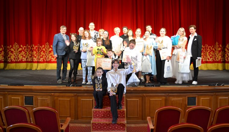 Объявлен победитель VI Международного конкурса чтецов «Слова подобны крыльям»