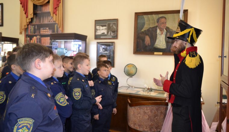 «О Родине, о мужестве, о славе» рассказали кадетам в Литературном музее