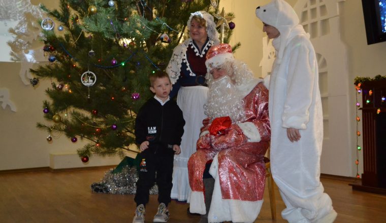 Юные художники совершили новогоднее «путешествие во времени» в Литературном музее