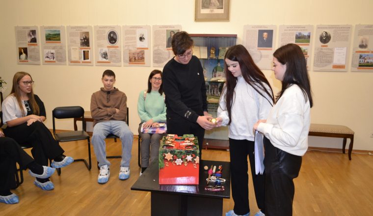 Пензенские студенты проходят практику в Литературном музее