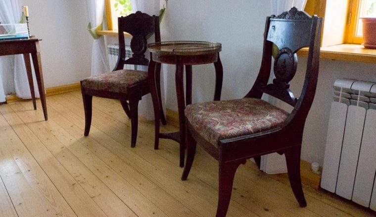 История одного экспоната. Столик шахматный