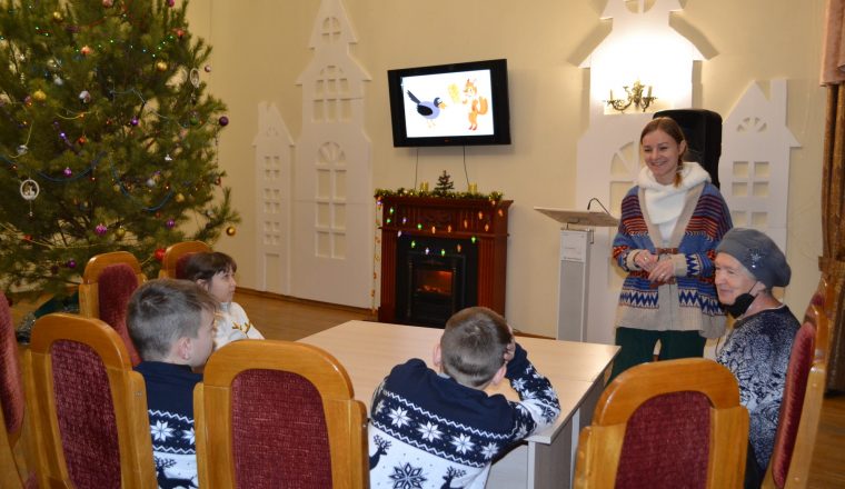 По-семейному уютно прошло интерактивное занятие «ПРОчтение» в Литературном музее