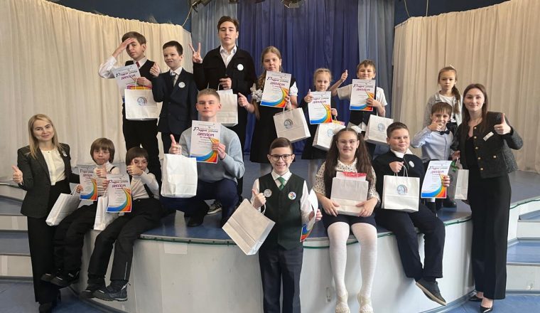 Сотрудники Литературного музея поздравили победителей V Межрегиональный фестиваль «Радуга успеха»