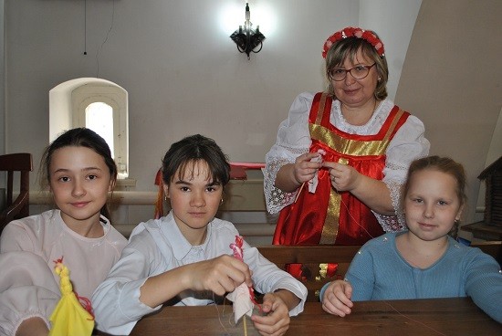 Куклу-оберег на Масленицу изготавливают в музее