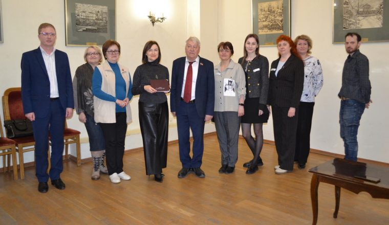 Литературные связи Пенза-Крым перерастут в новые выставочные проекты