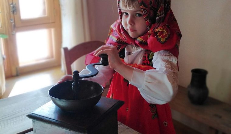 Музейное театрализованное занятие «Хозяюшкин день» проходит в мемориальном доме Белинских и для малышей, и для школьников