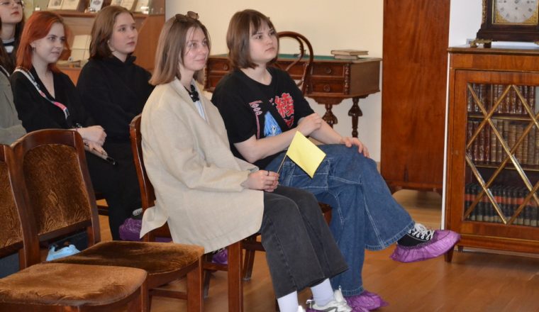 Будущие дизайнеры проверили свои знания истории России на квизе в Литературном музее