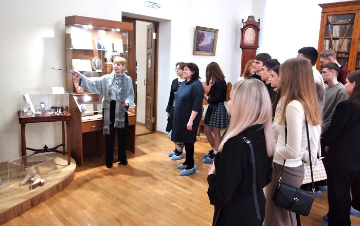 Саранске школьники побывали в «самом литературном доме»