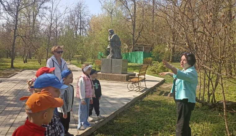 Аптека «под ногами» — знакомство детей с полезными растениями начинается на усадьбе музея В.Г. Белинского