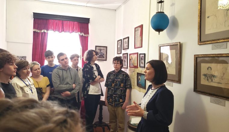 В День последнего звонка в музее А.И. Куприна гостей встречала матушка писателя