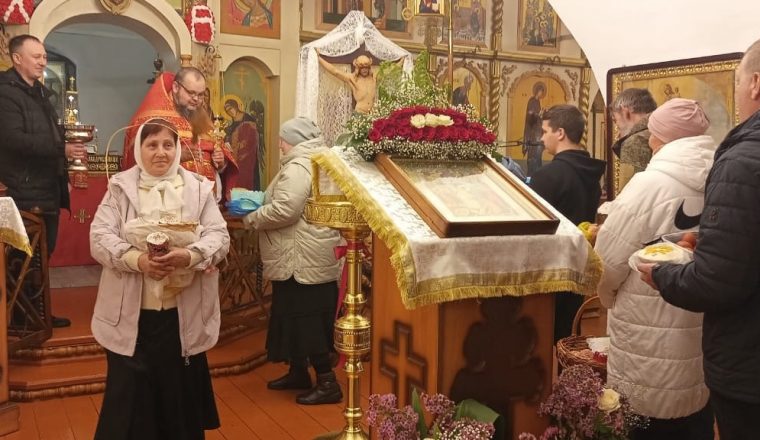 Пасхальное богослужение в храме Преображения Господня
