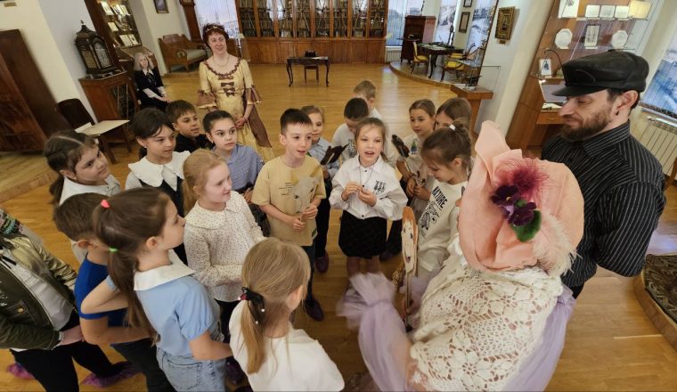 В музей за сказочными приключениями по басням Крылова!