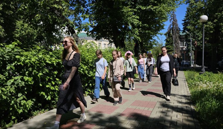 Школьники Пензы узнали литературную историю своей малой родины на пешеходной экскурсии