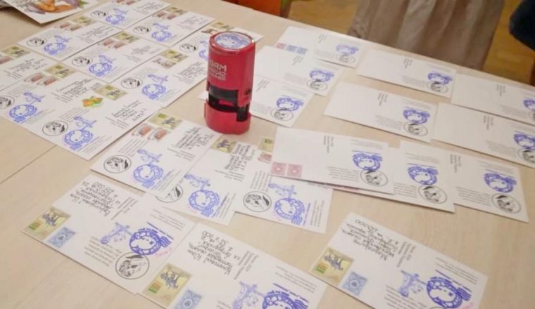 Посткроссеры Пензы подписали открытку для музея!