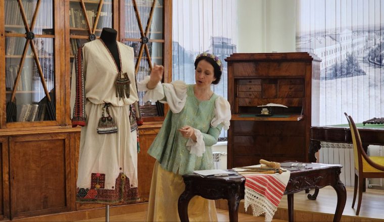 «К мудрости ступенька»: тематическое занятие для школьников прошло в Пензенском литературном музее