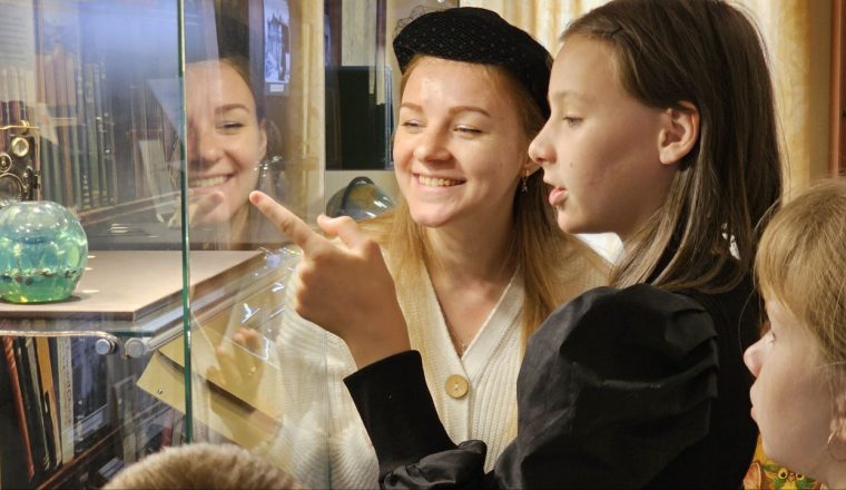 «Путешествие с классиками» по Литературному музею совершили школьники г.Пензы