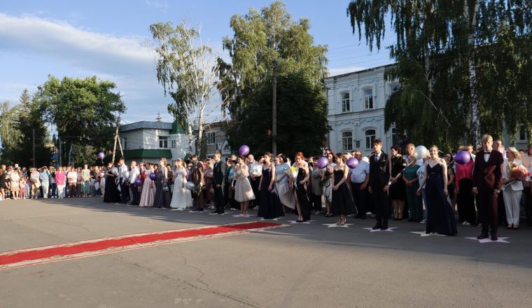 Сотрудники музея А.И. Куприна приняли участие в чествовании выпускников Наровчатского района