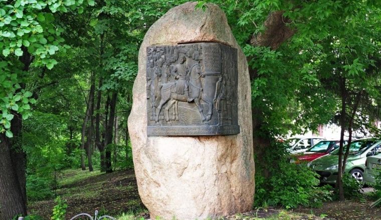 Новости от хранителей: …Пусть он даже не Пётр… Чернь любит его… (С.Есенин)