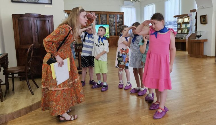 В сказочный портал попали маленькие посетители Пензенского литературного музея!
