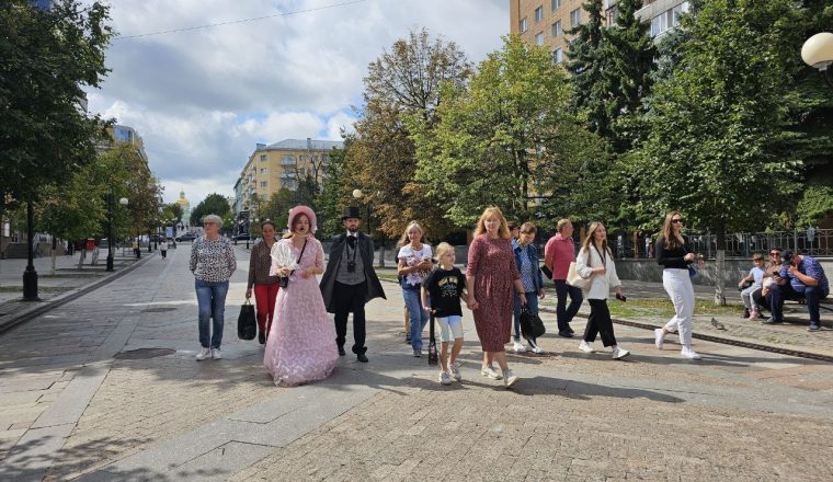 Премьера пешеходной экскурсии по улице Московской прошла с успехом!