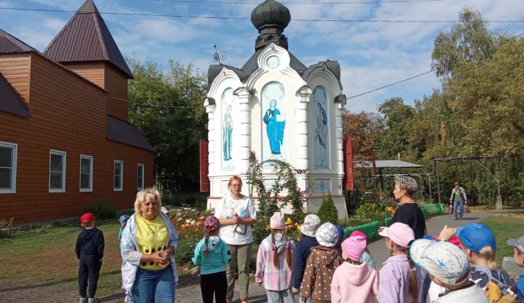 По улицам родного городка прогулялись дети дошкольных учебных заведений