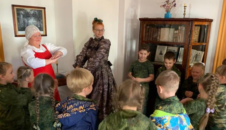 Государственный музей-усадьба В.Г. Белинского знакомит первоклассников с музеем