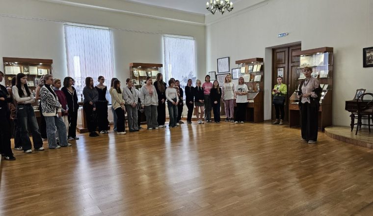 В день 232-летия И.И. Лажечникова в Литературном музее студенты побывали на экскурсии и посмотрели фильм