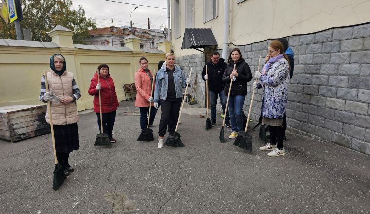 Сотрудники Литературного музея приняли участие в субботнике