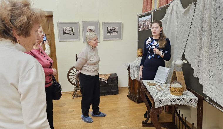 «Оренбургский пуховый платок» — самая уютная выставка Пензенского литературного музея