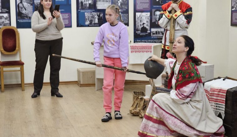 «Приметы милой старины» изучили дети с ОВЗ в Литературном музее