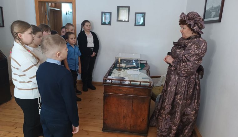 Старый Новый год в доме Белинских встречали школьники МОУ СОШ с. Невежкино Белинского района