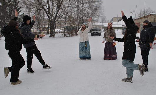 Студенты Кузнецкого района знакомятся с масленичными традициями старинной усадьбы