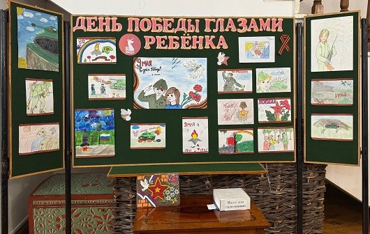 К 80-летию Победы в музее А.Н. Радищева открылась выставка детских рисунков