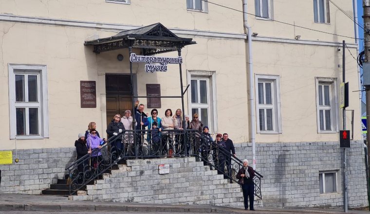 Сотрудники Литературного музея приняли участие в общегородском субботнике