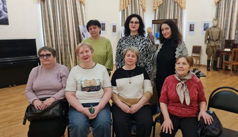 Выставку «Свидетели Света» посетили представители Всероссийского общества слепых