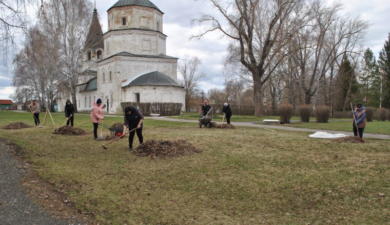 Сотрудники литературного Объединения приняли активное участие в областном субботнике