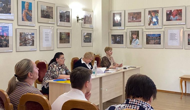 Сотрудники Литературного музея оценили конкурсные работы юных краеведов