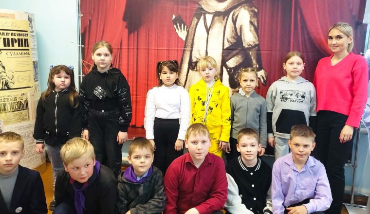 Дети знакомятся с миром театра в музее А.И. Куприна