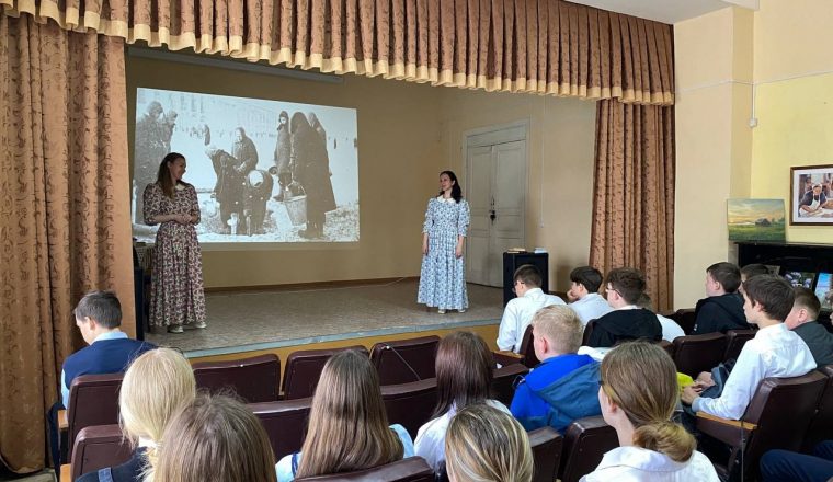 Специалисты Пензенского литературного музея представители интерактивную патриотическую программу в Земетчино